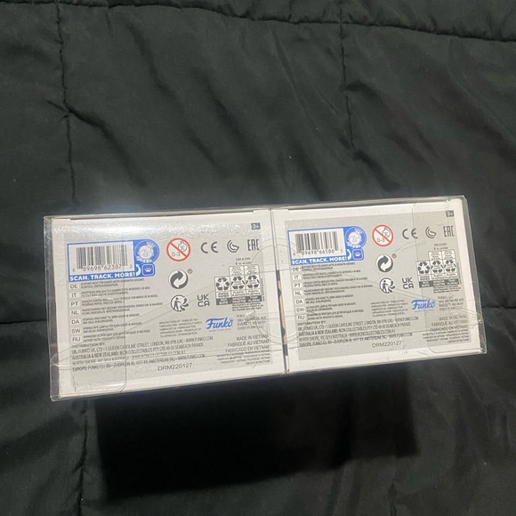 Joyce and Hopper Funko Pop - Picture 2 of 6